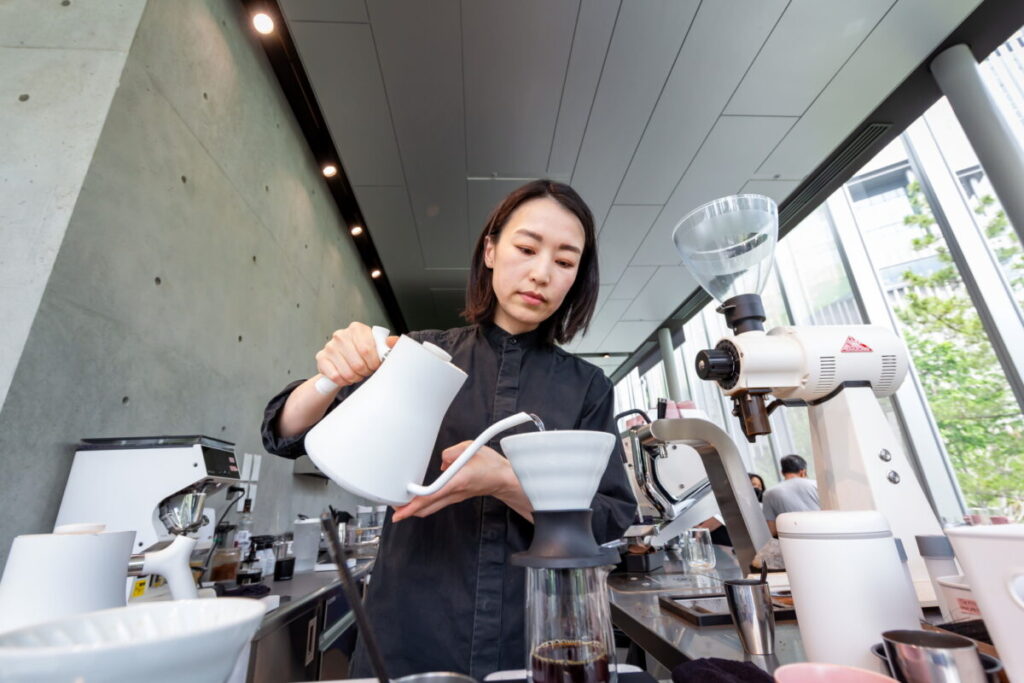 From in front of Osaka Station, we present the “¥10,000 coffee” to the world. Cafe “LOHE” spreads a new culture alongside VS.のアイキャッチ画像