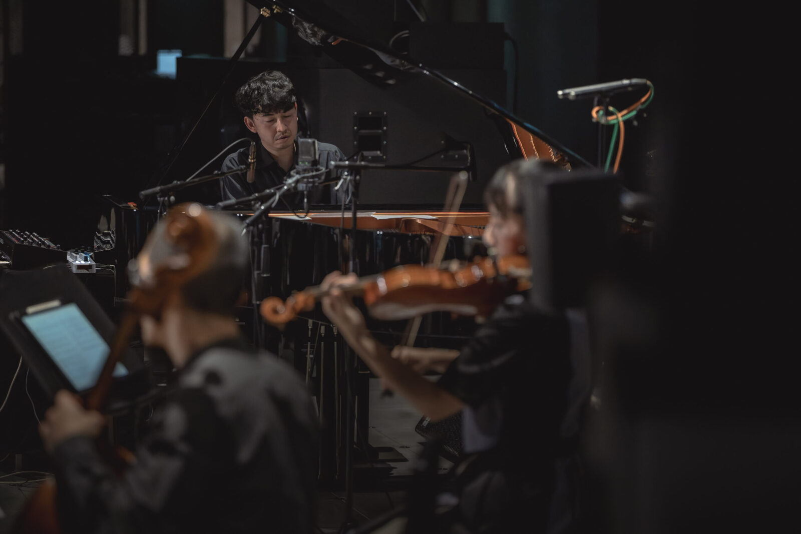 Voices 静けさの中に、凛とした強さが響くピアノ。気鋭の音楽家・原 摩利彦が希求する「音」の原点のアイキャッチ画像